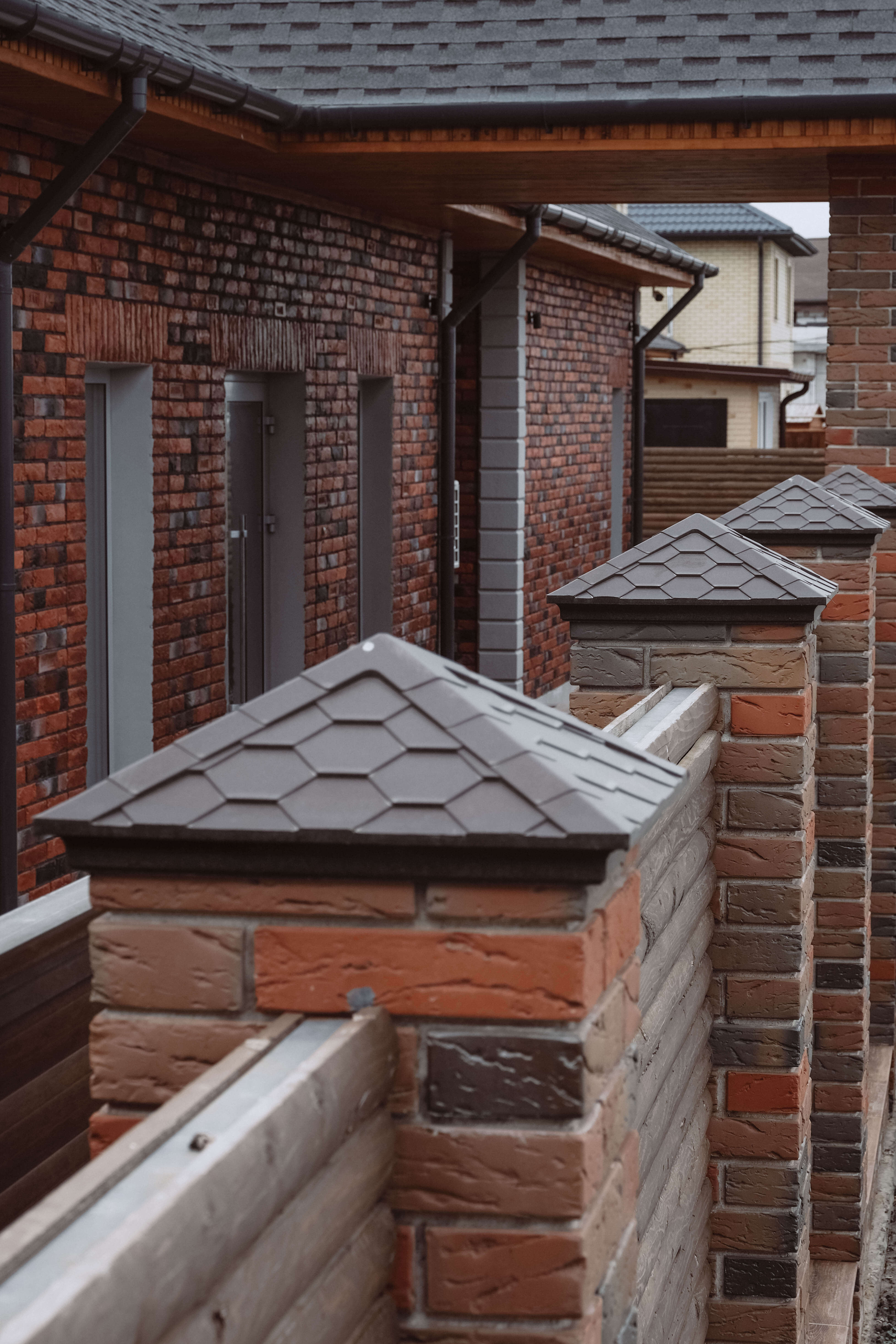 Колпак Zking Эверест Коричневый на столб 1.5х1.5 кирпича (390х390мм) в Павловском Посаде фото